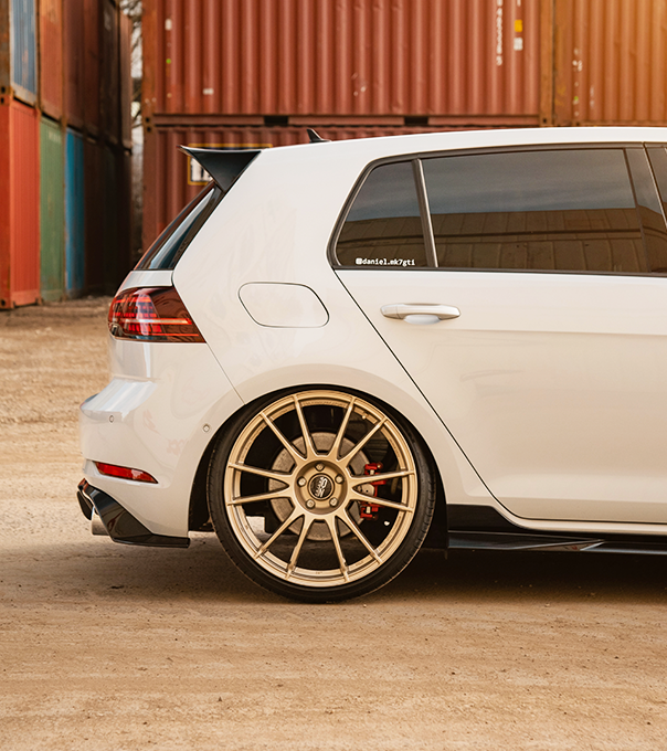 Side Skirt Extensions by ZAERO DESIGN for VW Golf 7.5 GTI (2013 – 2019)